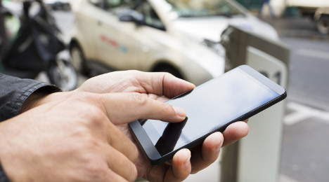 evaluating car with cell phone