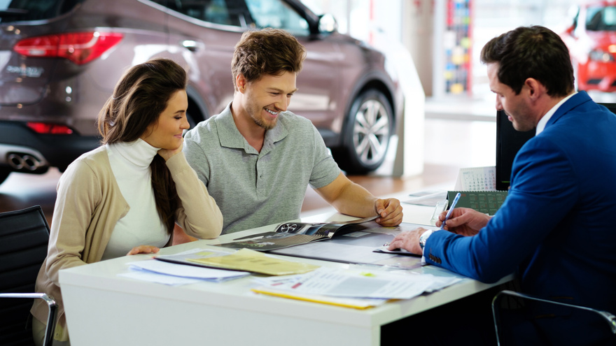 dealership and couple