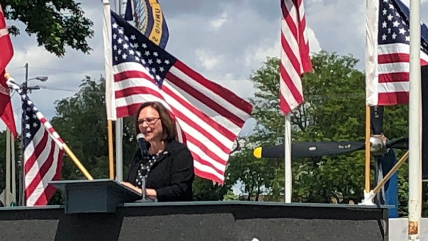 Sen Deb Fischer