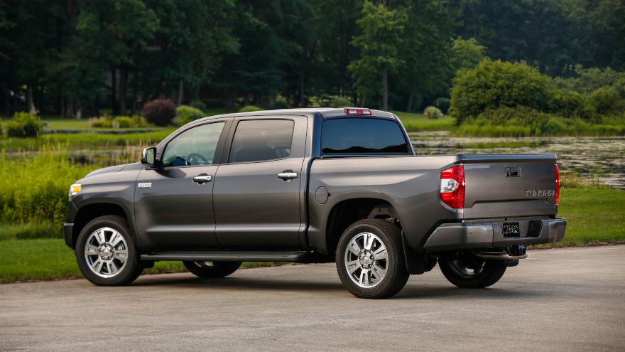 2014_Toyota_Tundra_Platinum_002