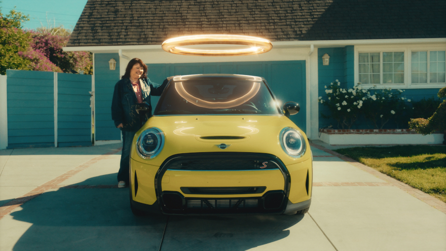 Carvana_Super_Bowl_Commercial_2022_Debut_Oversharing_Mom